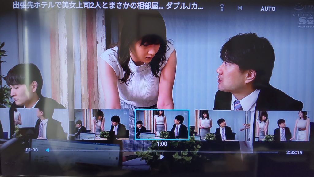 Fire TV stickを使ってテレビに表示された「出張先ホテルで美女上司2人とまさかの相部屋… 鷲尾めい 凪ひかる」の10秒スキップ＆10秒巻き戻し＆好きなシーンを選択する画面