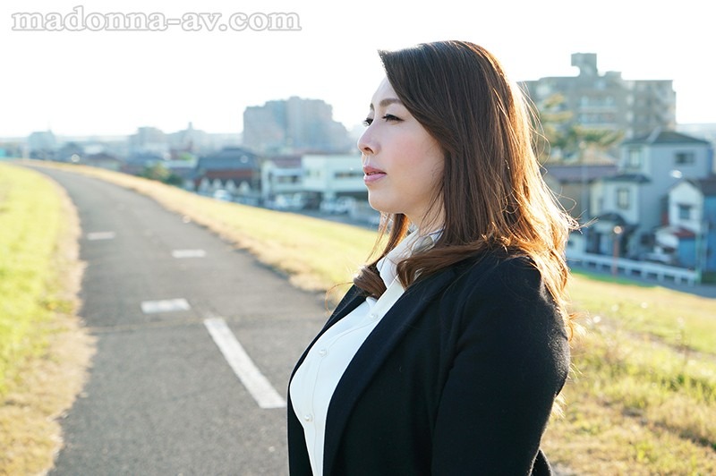 FANZA TVおすすめ作品「レジェンド女優専属第一弾を飾る本格ドラマ!! 幼い頃に遊んだ、憧れの’マドンナ’彼女が『風間ゆみ』さんと、大人になって初めて知った―。」のエロ画像2